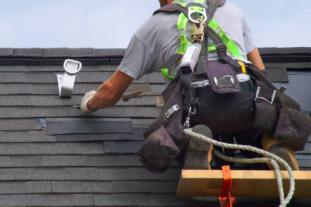 Compare top gutter guard brands like MasterShield, LeafFilter & LeafGuard. See which system performs best in Seattle's harsh climate.